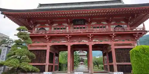 甲斐善光寺の山門