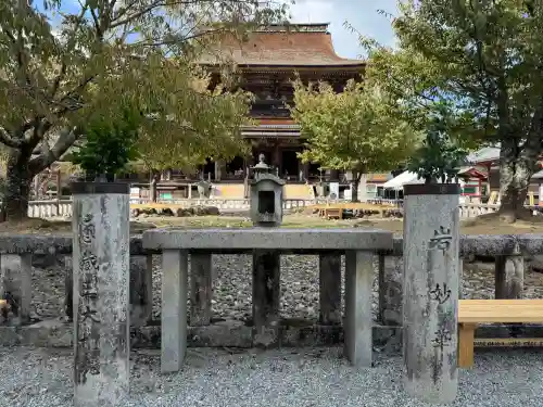 金峯山寺の{uncategorized: "未分類", other: "その他", undefined: "問題あり", building: "その他建物", grave: "お墓", sacred_gate: "鳥居", guardian: "狛犬", statue: "像", buddha: "仏像", history: "歴史", nature: "自然", garden: "庭園", animal: "動物", pagoda: "塔", temizu: "手水舎", mountain_gate: "山門・神門", sanctuary: "本殿・本堂", subordinate: "末社・摂社", art: "芸術", scenery: "景色", jizo: "地蔵", ema: "絵馬", goshuin: "御朱印", omikuji: "おみくじ", items: "授与品その他", amulet: "お守り", goshuincho: "御朱印帳", eats: "食事", festival: "お祭り", votive_dance: "神楽", shichigosan: "七五三参", wedding: "結婚式", experience: "体験その他", initially: "初詣", around: "周辺", anti_infection: "感染症対策"}