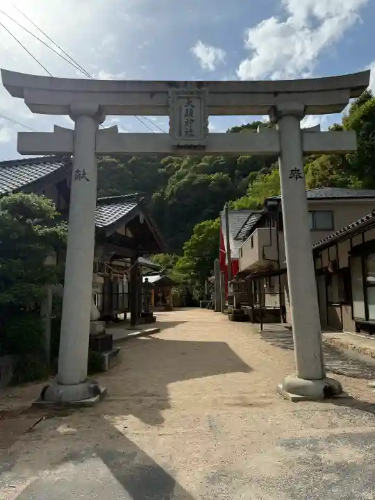 大頭神社の{uncategorized: "未分類", other: "その他", undefined: "問題あり", building: "その他建物", grave: "お墓", sacred_gate: "鳥居", guardian: "狛犬", statue: "像", buddha: "仏像", history: "歴史", nature: "自然", garden: "庭園", animal: "動物", pagoda: "塔", temizu: "手水舎", mountain_gate: "山門・神門", sanctuary: "本殿・本堂", subordinate: "末社・摂社", art: "芸術", scenery: "景色", jizo: "地蔵", ema: "絵馬", goshuin: "御朱印", omikuji: "おみくじ", items: "授与品その他", amulet: "お守り", goshuincho: "御朱印帳", eats: "食事", festival: "お祭り", votive_dance: "神楽", shichigosan: "七五三参", wedding: "結婚式", experience: "体験その他", initially: "初詣", around: "周辺", anti_infection: "感染症対策"}
