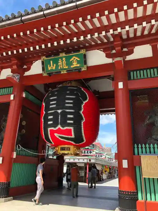 浅草寺の山門・神門