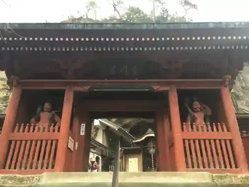 大谷寺の山門