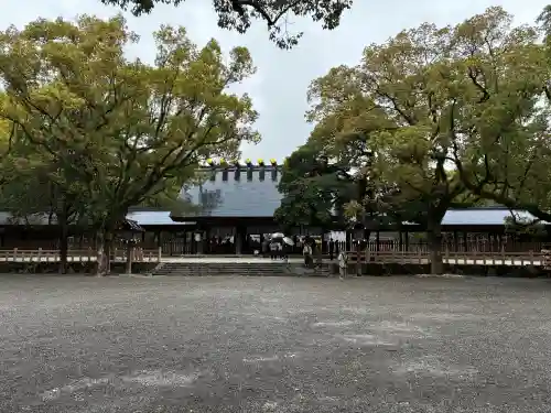 熱田神宮の{uncategorized: "未分類", other: "その他", undefined: "問題あり", building: "その他建物", grave: "お墓", sacred_gate: "鳥居", guardian: "狛犬", statue: "像", buddha: "仏像", history: "歴史", nature: "自然", garden: "庭園", animal: "動物", pagoda: "塔", temizu: "手水舎", mountain_gate: "山門・神門", sanctuary: "本殿・本堂", subordinate: "末社・摂社", art: "芸術", scenery: "景色", jizo: "地蔵", ema: "絵馬", goshuin: "御朱印", omikuji: "おみくじ", items: "授与品その他", amulet: "お守り", goshuincho: "御朱印帳", eats: "食事", festival: "お祭り", votive_dance: "神楽", shichigosan: "七五三参", wedding: "結婚式", experience: "体験その他", initially: "初詣", around: "周辺", anti_infection: "感染症対策"}