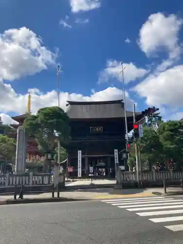 高幡不動尊　金剛寺の山門