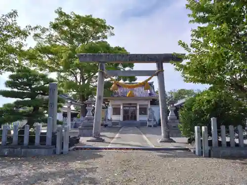 神明社・八幡社・天満宮合殿の鳥居