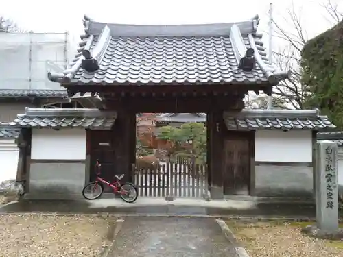 臥雲院の山門