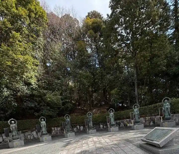 花山院菩提寺の{uncategorized: "未分類", other: "その他", undefined: "問題あり", building: "その他建物", grave: "お墓", sacred_gate: "鳥居", guardian: "狛犬", statue: "像", buddha: "仏像", history: "歴史", nature: "自然", garden: "庭園", animal: "動物", pagoda: "塔", temizu: "手水舎", mountain_gate: "山門・神門", sanctuary: "本殿・本堂", subordinate: "末社・摂社", art: "芸術", scenery: "景色", jizo: "地蔵", ema: "絵馬", goshuin: "御朱印", omikuji: "おみくじ", items: "授与品その他", amulet: "お守り", goshuincho: "御朱印帳", eats: "食事", festival: "お祭り", votive_dance: "神楽", shichigosan: "七五三参", wedding: "結婚式", experience: "体験その他", initially: "初詣", around: "周辺", anti_infection: "感染症対策"}