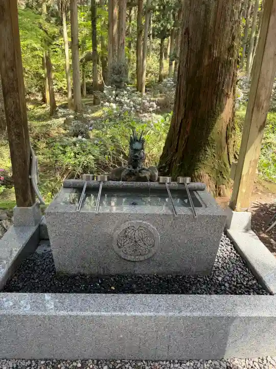 御岩神社の{uncategorized: "未分類", other: "その他", undefined: "問題あり", building: "その他建物", grave: "お墓", sacred_gate: "鳥居", guardian: "狛犬", statue: "像", buddha: "仏像", history: "歴史", nature: "自然", garden: "庭園", animal: "動物", pagoda: "塔", temizu: "手水舎", mountain_gate: "山門・神門", sanctuary: "本殿・本堂", subordinate: "末社・摂社", art: "芸術", scenery: "景色", jizo: "地蔵", ema: "絵馬", goshuin: "御朱印", omikuji: "おみくじ", items: "授与品その他", amulet: "お守り", goshuincho: "御朱印帳", eats: "食事", festival: "お祭り", votive_dance: "神楽", shichigosan: "七五三参", wedding: "結婚式", experience: "体験その他", initially: "初詣", around: "周辺", anti_infection: "感染症対策"}
