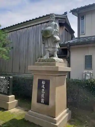 松尾神社の像