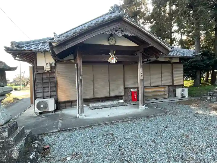 満賀里神社の{uncategorized: "未分類", other: "その他", undefined: "問題あり", building: "その他建物", grave: "お墓", sacred_gate: "鳥居", guardian: "狛犬", statue: "像", buddha: "仏像", history: "歴史", nature: "自然", garden: "庭園", animal: "動物", pagoda: "塔", temizu: "手水舎", mountain_gate: "山門・神門", sanctuary: "本殿・本堂", subordinate: "末社・摂社", art: "芸術", scenery: "景色", jizo: "地蔵", ema: "絵馬", goshuin: "御朱印", omikuji: "おみくじ", items: "授与品その他", amulet: "お守り", goshuincho: "御朱印帳", eats: "食事", festival: "お祭り", votive_dance: "神楽", shichigosan: "七五三参", wedding: "結婚式", experience: "体験その他", initially: "初詣", around: "周辺", anti_infection: "感染症対策"}
