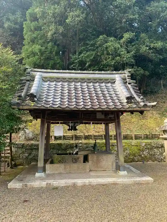 結神社の手水舎