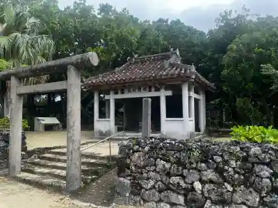 西塘御嶽の{uncategorized: "未分類", other: "その他", undefined: "問題あり", building: "その他建物", grave: "お墓", sacred_gate: "鳥居", guardian: "狛犬", statue: "像", buddha: "仏像", history: "歴史", nature: "自然", garden: "庭園", animal: "動物", pagoda: "塔", temizu: "手水舎", mountain_gate: "山門・神門", sanctuary: "本殿・本堂", subordinate: "末社・摂社", art: "芸術", scenery: "景色", jizo: "地蔵", ema: "絵馬", goshuin: "御朱印", omikuji: "おみくじ", items: "授与品その他", amulet: "お守り", goshuincho: "御朱印帳", eats: "食事", festival: "お祭り", votive_dance: "神楽", shichigosan: "七五三参", wedding: "結婚式", experience: "体験その他", initially: "初詣", around: "周辺", anti_infection: "感染症対策"}