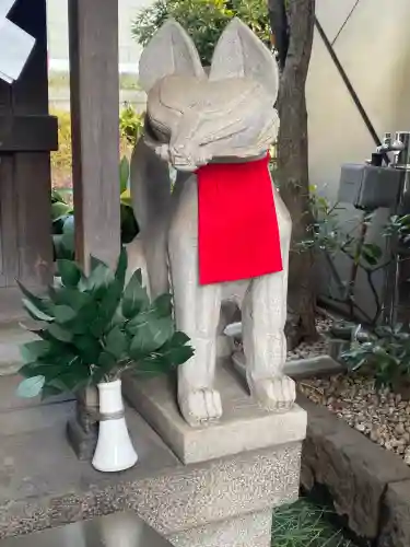 有楽稲荷神社の{uncategorized: "未分類", other: "その他", undefined: "問題あり", building: "その他建物", grave: "お墓", sacred_gate: "鳥居", guardian: "狛犬", statue: "像", buddha: "仏像", history: "歴史", nature: "自然", garden: "庭園", animal: "動物", pagoda: "塔", temizu: "手水舎", mountain_gate: "山門・神門", sanctuary: "本殿・本堂", subordinate: "末社・摂社", art: "芸術", scenery: "景色", jizo: "地蔵", ema: "絵馬", goshuin: "御朱印", omikuji: "おみくじ", items: "授与品その他", amulet: "お守り", goshuincho: "御朱印帳", eats: "食事", festival: "お祭り", votive_dance: "神楽", shichigosan: "七五三参", wedding: "結婚式", experience: "体験その他", initially: "初詣", around: "周辺", anti_infection: "感染症対策"}