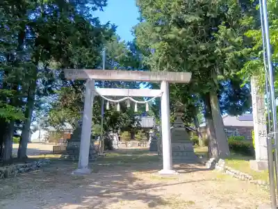 神明神社の{uncategorized: "未分類", other: "その他", undefined: "問題あり", building: "その他建物", grave: "お墓", sacred_gate: "鳥居", guardian: "狛犬", statue: "像", buddha: "仏像", history: "歴史", nature: "自然", garden: "庭園", animal: "動物", pagoda: "塔", temizu: "手水舎", mountain_gate: "山門・神門", sanctuary: "本殿・本堂", subordinate: "末社・摂社", art: "芸術", scenery: "景色", jizo: "地蔵", ema: "絵馬", goshuin: "御朱印", omikuji: "おみくじ", items: "授与品その他", amulet: "お守り", goshuincho: "御朱印帳", eats: "食事", festival: "お祭り", votive_dance: "神楽", shichigosan: "七五三参", wedding: "結婚式", experience: "体験その他", initially: "初詣", around: "周辺", anti_infection: "感染症対策"}
