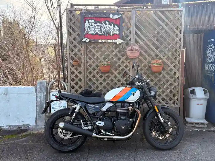 煙突神社の{uncategorized: "未分類", other: "その他", undefined: "問題あり", building: "その他建物", grave: "お墓", sacred_gate: "鳥居", guardian: "狛犬", statue: "像", buddha: "仏像", history: "歴史", nature: "自然", garden: "庭園", animal: "動物", pagoda: "塔", temizu: "手水舎", mountain_gate: "山門・神門", sanctuary: "本殿・本堂", subordinate: "末社・摂社", art: "芸術", scenery: "景色", jizo: "地蔵", ema: "絵馬", goshuin: "御朱印", omikuji: "おみくじ", items: "授与品その他", amulet: "お守り", goshuincho: "御朱印帳", eats: "食事", festival: "お祭り", votive_dance: "神楽", shichigosan: "七五三参", wedding: "結婚式", experience: "体験その他", initially: "初詣", around: "周辺", anti_infection: "感染症対策"}