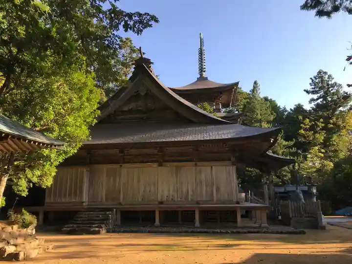 鶴林寺の本殿・本堂