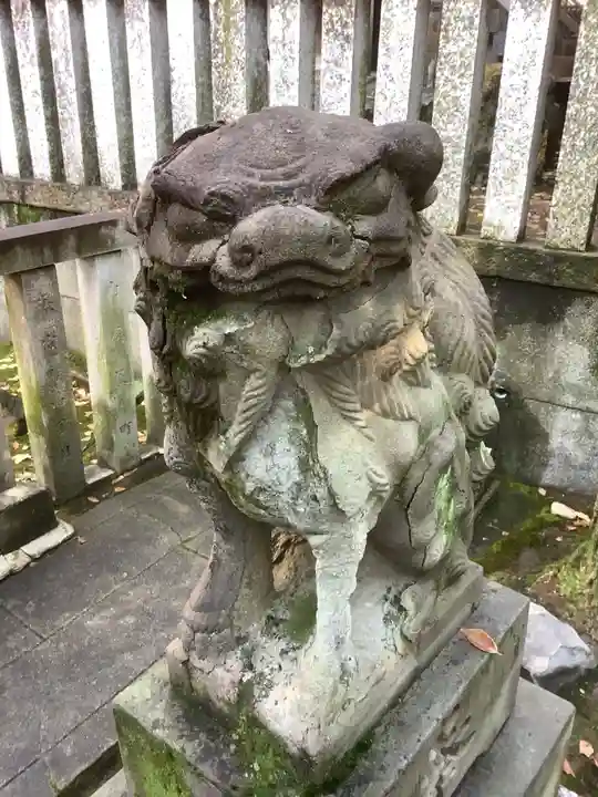 神明社の狛犬