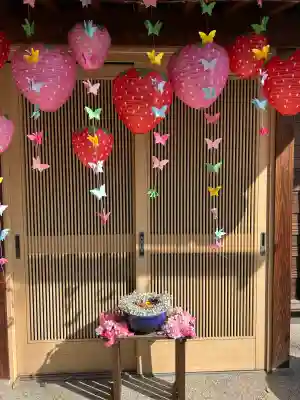 御井神社の{uncategorized: "未分類", other: "その他", undefined: "問題あり", building: "その他建物", grave: "お墓", sacred_gate: "鳥居", guardian: "狛犬", statue: "像", buddha: "仏像", history: "歴史", nature: "自然", garden: "庭園", animal: "動物", pagoda: "塔", temizu: "手水舎", mountain_gate: "山門・神門", sanctuary: "本殿・本堂", subordinate: "末社・摂社", art: "芸術", scenery: "景色", jizo: "地蔵", ema: "絵馬", goshuin: "御朱印", omikuji: "おみくじ", items: "授与品その他", amulet: "お守り", goshuincho: "御朱印帳", eats: "食事", festival: "お祭り", votive_dance: "神楽", shichigosan: "七五三参", wedding: "結婚式", experience: "体験その他", initially: "初詣", around: "周辺", anti_infection: "感染症対策"}