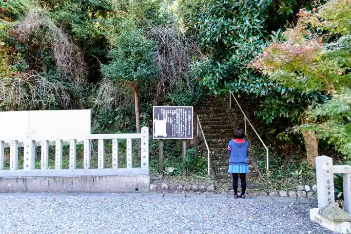 赤尾渋垂郡辺神社の末社・摂社