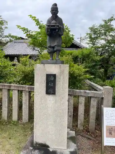 離宮八幡宮の像