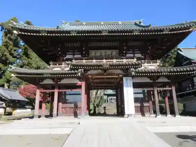 富士山法華本門寺根源の山門・神門