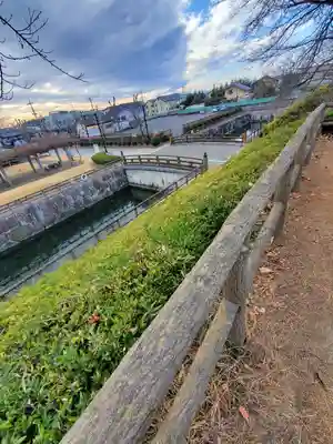 精忠神社の周辺