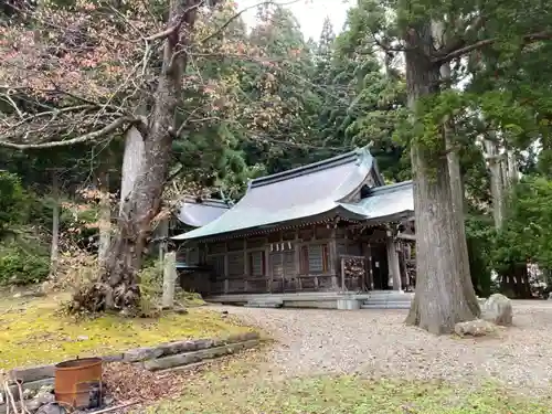 真山神社の本殿