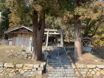 有徳神社の{uncategorized: "未分類", other: "その他", undefined: "問題あり", building: "その他建物", grave: "お墓", sacred_gate: "鳥居", guardian: "狛犬", statue: "像", buddha: "仏像", history: "歴史", nature: "自然", garden: "庭園", animal: "動物", pagoda: "塔", temizu: "手水舎", mountain_gate: "山門・神門", sanctuary: "本殿・本堂", subordinate: "末社・摂社", art: "芸術", scenery: "景色", jizo: "地蔵", ema: "絵馬", goshuin: "御朱印", omikuji: "おみくじ", items: "授与品その他", amulet: "お守り", goshuincho: "御朱印帳", eats: "食事", festival: "お祭り", votive_dance: "神楽", shichigosan: "七五三参", wedding: "結婚式", experience: "体験その他", initially: "初詣", around: "周辺", anti_infection: "感染症対策"}
