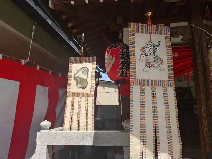 上宮地稲荷神社の{uncategorized: "未分類", other: "その他", undefined: "問題あり", building: "その他建物", grave: "お墓", sacred_gate: "鳥居", guardian: "狛犬", statue: "像", buddha: "仏像", history: "歴史", nature: "自然", garden: "庭園", animal: "動物", pagoda: "塔", temizu: "手水舎", mountain_gate: "山門・神門", sanctuary: "本殿・本堂", subordinate: "末社・摂社", art: "芸術", scenery: "景色", jizo: "地蔵", ema: "絵馬", goshuin: "御朱印", omikuji: "おみくじ", items: "授与品その他", amulet: "お守り", goshuincho: "御朱印帳", eats: "食事", festival: "お祭り", votive_dance: "神楽", shichigosan: "七五三参", wedding: "結婚式", experience: "体験その他", initially: "初詣", around: "周辺", anti_infection: "感染症対策"}