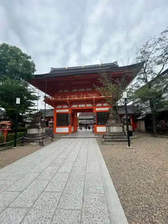 八坂神社(祇園さん)の{uncategorized: "未分類", other: "その他", undefined: "問題あり", building: "その他建物", grave: "お墓", sacred_gate: "鳥居", guardian: "狛犬", statue: "像", buddha: "仏像", history: "歴史", nature: "自然", garden: "庭園", animal: "動物", pagoda: "塔", temizu: "手水舎", mountain_gate: "山門・神門", sanctuary: "本殿・本堂", subordinate: "末社・摂社", art: "芸術", scenery: "景色", jizo: "地蔵", ema: "絵馬", goshuin: "御朱印", omikuji: "おみくじ", items: "授与品その他", amulet: "お守り", goshuincho: "御朱印帳", eats: "食事", festival: "お祭り", votive_dance: "神楽", shichigosan: "七五三参", wedding: "結婚式", experience: "体験その他", initially: "初詣", around: "周辺", anti_infection: "感染症対策"}