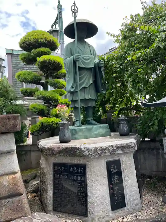 成田山川越別院の像