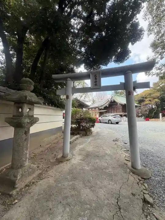 名島神社の{uncategorized: "未分類", other: "その他", undefined: "問題あり", building: "その他建物", grave: "お墓", sacred_gate: "鳥居", guardian: "狛犬", statue: "像", buddha: "仏像", history: "歴史", nature: "自然", garden: "庭園", animal: "動物", pagoda: "塔", temizu: "手水舎", mountain_gate: "山門・神門", sanctuary: "本殿・本堂", subordinate: "末社・摂社", art: "芸術", scenery: "景色", jizo: "地蔵", ema: "絵馬", goshuin: "御朱印", omikuji: "おみくじ", items: "授与品その他", amulet: "お守り", goshuincho: "御朱印帳", eats: "食事", festival: "お祭り", votive_dance: "神楽", shichigosan: "七五三参", wedding: "結婚式", experience: "体験その他", initially: "初詣", around: "周辺", anti_infection: "感染症対策"}