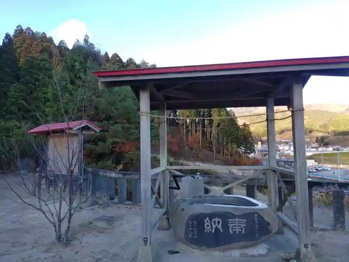 魚賀波間神社の手水舎