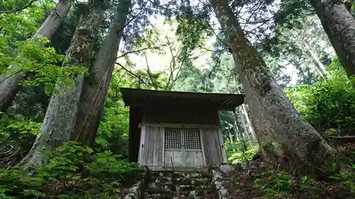 白山神社（下打波）の建物その他