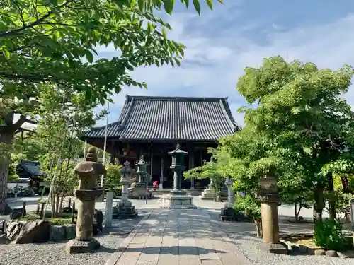 穴太寺の本殿・本堂