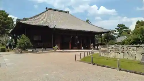 西大寺の本殿・本堂