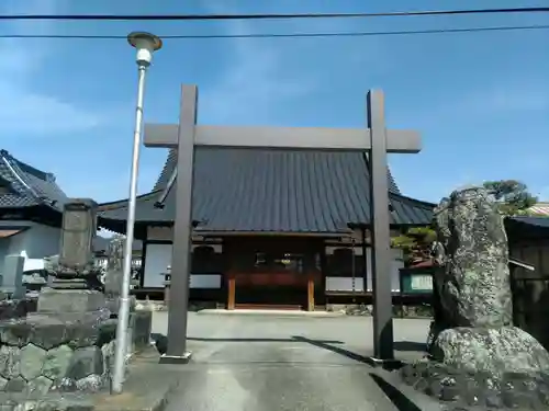 経石寺の山門