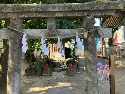 稲荷神社の{uncategorized: "未分類", other: "その他", undefined: "問題あり", building: "その他建物", grave: "お墓", sacred_gate: "鳥居", guardian: "狛犬", statue: "像", buddha: "仏像", history: "歴史", nature: "自然", garden: "庭園", animal: "動物", pagoda: "塔", temizu: "手水舎", mountain_gate: "山門・神門", sanctuary: "本殿・本堂", subordinate: "末社・摂社", art: "芸術", scenery: "景色", jizo: "地蔵", ema: "絵馬", goshuin: "御朱印", omikuji: "おみくじ", items: "授与品その他", amulet: "お守り", goshuincho: "御朱印帳", eats: "食事", festival: "お祭り", votive_dance: "神楽", shichigosan: "七五三参", wedding: "結婚式", experience: "体験その他", initially: "初詣", around: "周辺", anti_infection: "感染症対策"}