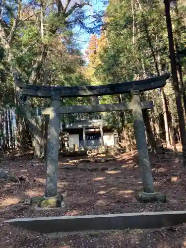 二所神社の{uncategorized: "未分類", other: "その他", undefined: "問題あり", building: "その他建物", grave: "お墓", sacred_gate: "鳥居", guardian: "狛犬", statue: "像", buddha: "仏像", history: "歴史", nature: "自然", garden: "庭園", animal: "動物", pagoda: "塔", temizu: "手水舎", mountain_gate: "山門・神門", sanctuary: "本殿・本堂", subordinate: "末社・摂社", art: "芸術", scenery: "景色", jizo: "地蔵", ema: "絵馬", goshuin: "御朱印", omikuji: "おみくじ", items: "授与品その他", amulet: "お守り", goshuincho: "御朱印帳", eats: "食事", festival: "お祭り", votive_dance: "神楽", shichigosan: "七五三参", wedding: "結婚式", experience: "体験その他", initially: "初詣", around: "周辺", anti_infection: "感染症対策"}