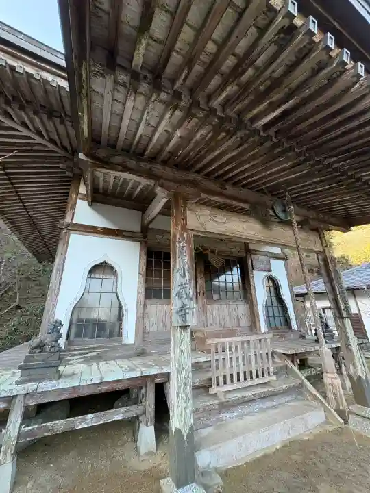 小蔵寺 白糸滝観音の{uncategorized: "未分類", other: "その他", undefined: "問題あり", building: "その他建物", grave: "お墓", sacred_gate: "鳥居", guardian: "狛犬", statue: "像", buddha: "仏像", history: "歴史", nature: "自然", garden: "庭園", animal: "動物", pagoda: "塔", temizu: "手水舎", mountain_gate: "山門・神門", sanctuary: "本殿・本堂", subordinate: "末社・摂社", art: "芸術", scenery: "景色", jizo: "地蔵", ema: "絵馬", goshuin: "御朱印", omikuji: "おみくじ", items: "授与品その他", amulet: "お守り", goshuincho: "御朱印帳", eats: "食事", festival: "お祭り", votive_dance: "神楽", shichigosan: "七五三参", wedding: "結婚式", experience: "体験その他", initially: "初詣", around: "周辺", anti_infection: "感染症対策"}