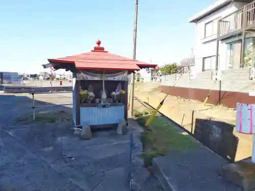 中橋地蔵尊の{uncategorized: "未分類", other: "その他", undefined: "問題あり", building: "その他建物", grave: "お墓", sacred_gate: "鳥居", guardian: "狛犬", statue: "像", buddha: "仏像", history: "歴史", nature: "自然", garden: "庭園", animal: "動物", pagoda: "塔", temizu: "手水舎", mountain_gate: "山門・神門", sanctuary: "本殿・本堂", subordinate: "末社・摂社", art: "芸術", scenery: "景色", jizo: "地蔵", ema: "絵馬", goshuin: "御朱印", omikuji: "おみくじ", items: "授与品その他", amulet: "お守り", goshuincho: "御朱印帳", eats: "食事", festival: "お祭り", votive_dance: "神楽", shichigosan: "七五三参", wedding: "結婚式", experience: "体験その他", initially: "初詣", around: "周辺", anti_infection: "感染症対策"}