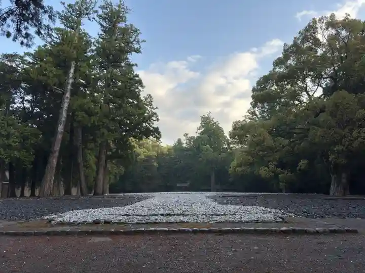 伊勢神宮外宮(豊受大神宮)の{uncategorized: "未分類", other: "その他", undefined: "問題あり", building: "その他建物", grave: "お墓", sacred_gate: "鳥居", guardian: "狛犬", statue: "像", buddha: "仏像", history: "歴史", nature: "自然", garden: "庭園", animal: "動物", pagoda: "塔", temizu: "手水舎", mountain_gate: "山門・神門", sanctuary: "本殿・本堂", subordinate: "末社・摂社", art: "芸術", scenery: "景色", jizo: "地蔵", ema: "絵馬", goshuin: "御朱印", omikuji: "おみくじ", items: "授与品その他", amulet: "お守り", goshuincho: "御朱印帳", eats: "食事", festival: "お祭り", votive_dance: "神楽", shichigosan: "七五三参", wedding: "結婚式", experience: "体験その他", initially: "初詣", around: "周辺", anti_infection: "感染症対策"}