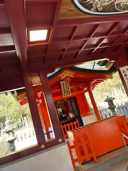 九頭龍神社新宮の{uncategorized: "未分類", other: "その他", undefined: "問題あり", building: "その他建物", grave: "お墓", sacred_gate: "鳥居", guardian: "狛犬", statue: "像", buddha: "仏像", history: "歴史", nature: "自然", garden: "庭園", animal: "動物", pagoda: "塔", temizu: "手水舎", mountain_gate: "山門・神門", sanctuary: "本殿・本堂", subordinate: "末社・摂社", art: "芸術", scenery: "景色", jizo: "地蔵", ema: "絵馬", goshuin: "御朱印", omikuji: "おみくじ", items: "授与品その他", amulet: "お守り", goshuincho: "御朱印帳", eats: "食事", festival: "お祭り", votive_dance: "神楽", shichigosan: "七五三参", wedding: "結婚式", experience: "体験その他", initially: "初詣", around: "周辺", anti_infection: "感染症対策"}