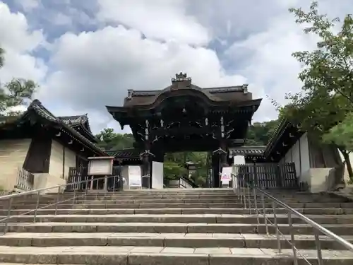 大谷祖廟の山門・神門