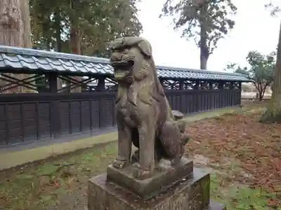 守りの神　藤基神社の狛犬