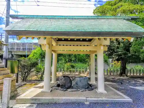 神明社の手水舎