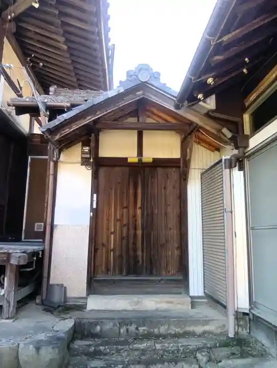応蓮寺の{uncategorized: "未分類", other: "その他", undefined: "問題あり", building: "その他建物", grave: "お墓", sacred_gate: "鳥居", guardian: "狛犬", statue: "像", buddha: "仏像", history: "歴史", nature: "自然", garden: "庭園", animal: "動物", pagoda: "塔", temizu: "手水舎", mountain_gate: "山門・神門", sanctuary: "本殿・本堂", subordinate: "末社・摂社", art: "芸術", scenery: "景色", jizo: "地蔵", ema: "絵馬", goshuin: "御朱印", omikuji: "おみくじ", items: "授与品その他", amulet: "お守り", goshuincho: "御朱印帳", eats: "食事", festival: "お祭り", votive_dance: "神楽", shichigosan: "七五三参", wedding: "結婚式", experience: "体験その他", initially: "初詣", around: "周辺", anti_infection: "感染症対策"}