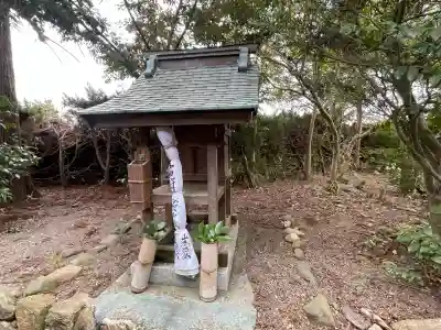 八幡神社の{uncategorized: "未分類", other: "その他", undefined: "問題あり", building: "その他建物", grave: "お墓", sacred_gate: "鳥居", guardian: "狛犬", statue: "像", buddha: "仏像", history: "歴史", nature: "自然", garden: "庭園", animal: "動物", pagoda: "塔", temizu: "手水舎", mountain_gate: "山門・神門", sanctuary: "本殿・本堂", subordinate: "末社・摂社", art: "芸術", scenery: "景色", jizo: "地蔵", ema: "絵馬", goshuin: "御朱印", omikuji: "おみくじ", items: "授与品その他", amulet: "お守り", goshuincho: "御朱印帳", eats: "食事", festival: "お祭り", votive_dance: "神楽", shichigosan: "七五三参", wedding: "結婚式", experience: "体験その他", initially: "初詣", around: "周辺", anti_infection: "感染症対策"}