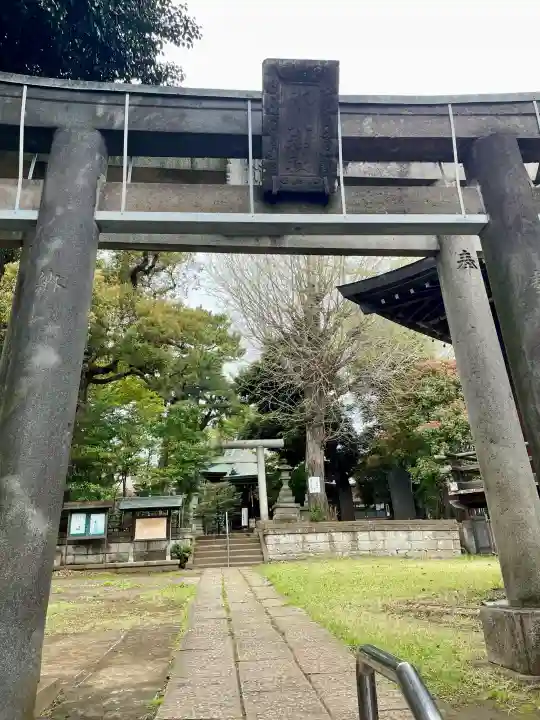 上高田氷川神社の{uncategorized: "未分類", other: "その他", undefined: "問題あり", building: "その他建物", grave: "お墓", sacred_gate: "鳥居", guardian: "狛犬", statue: "像", buddha: "仏像", history: "歴史", nature: "自然", garden: "庭園", animal: "動物", pagoda: "塔", temizu: "手水舎", mountain_gate: "山門・神門", sanctuary: "本殿・本堂", subordinate: "末社・摂社", art: "芸術", scenery: "景色", jizo: "地蔵", ema: "絵馬", goshuin: "御朱印", omikuji: "おみくじ", items: "授与品その他", amulet: "お守り", goshuincho: "御朱印帳", eats: "食事", festival: "お祭り", votive_dance: "神楽", shichigosan: "七五三参", wedding: "結婚式", experience: "体験その他", initially: "初詣", around: "周辺", anti_infection: "感染症対策"}