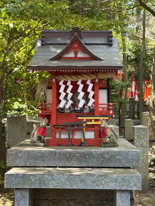 東伏見稲荷神社の{uncategorized: "未分類", other: "その他", undefined: "問題あり", building: "その他建物", grave: "お墓", sacred_gate: "鳥居", guardian: "狛犬", statue: "像", buddha: "仏像", history: "歴史", nature: "自然", garden: "庭園", animal: "動物", pagoda: "塔", temizu: "手水舎", mountain_gate: "山門・神門", sanctuary: "本殿・本堂", subordinate: "末社・摂社", art: "芸術", scenery: "景色", jizo: "地蔵", ema: "絵馬", goshuin: "御朱印", omikuji: "おみくじ", items: "授与品その他", amulet: "お守り", goshuincho: "御朱印帳", eats: "食事", festival: "お祭り", votive_dance: "神楽", shichigosan: "七五三参", wedding: "結婚式", experience: "体験その他", initially: "初詣", around: "周辺", anti_infection: "感染症対策"}