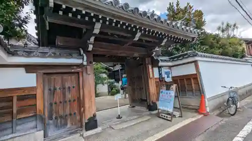新德禅寺 (新徳寺)の山門・神門